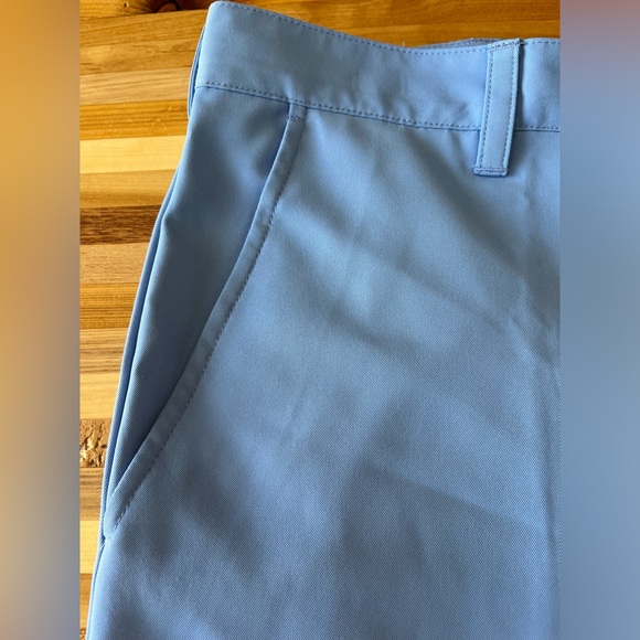 Men’s Izod golf shorts, size 40 - Picture 2 of 7